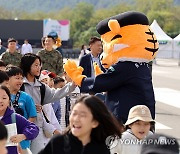 2024 계룡군문화축제 개막…KADEX 전시로 축제규모 '대폭축소'