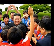 김정은, U-20 여자축구팀 격려