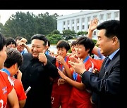 김정은, U-20 여자 월드컵 우승 선수들 격려