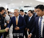 김동연 만난 문재인 "경기도 방향 바로 잡으면 대한민국 선도"(종합)