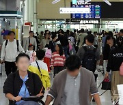 징검다리 연휴 마지막 날 제주공항 북적