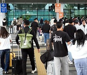 연휴 마지막 날 제주 떠나는 관광객들