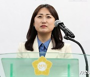 "서울대 제외 9개 국립대 의대생 4325명 휴학신청 승인 보류"