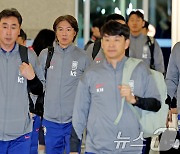 출국장 도착한 홍명보 축구대표팀 감독