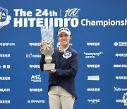 '가을엔 우승 넘보지 말라'… 김수지, 하이트진로 축배 들다