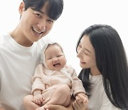 이지훈♥아야네, 딸 50일 사진 공개 “건강히 잘 크고 있어”