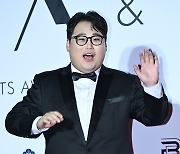 김요한, 포즈요청에 깜짝 [포토엔HD]