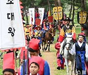 수원 노송지대 지나는 정조대왕