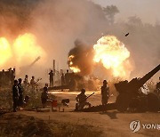 김정은, 포병학교 졸업생들 포실탄사격훈련 현지지도