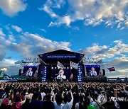 부산형 융복합축제 '페스티벌 시월' 절정…주말 관광객 북적