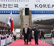 尹대통령, 필리핀 도착…동남아 3국 순방일정 시작(종합)