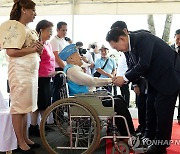 필리핀 참전 용사 만난 윤석열 대통령