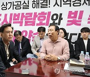 단식농성 중인 최민호 찾은 김태흠