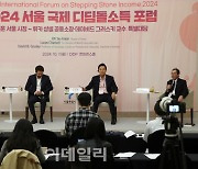 [포토] 오세훈 서울시장, '디딤돌 소득' 포럼 특별대담