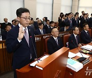 [국감]선서하는 연원정 인사혁신처장