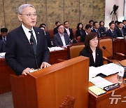 [국감]국정감사서 인사말 하는 유인촌 문체부 장관