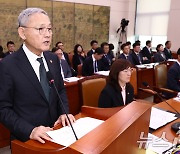 [국감]국정감사서 인사말 하는 유인촌 문체부 장관