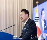 [속보] 윤 대통령 "한-필리핀 FTA 조속 발효...양국 무역·투자 촉진"