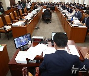 국감 첫날, 야당 표적 '김건희'…소수여당 '이재명 방탄' 저격