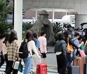 고맙다! 징검다리 연휴… 백화점·마트 북적였다