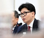 [단독]한동훈, 김건희 리스크에 “엄중·위험한 사안…민심 맞춰 결정할 것”