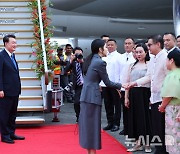 필리핀 국빈방문 일정 마친 윤 대통령 부부