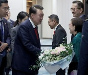 尹대통령, 동남아 3국 순방 두 번째 방문국 싱가포르 도착