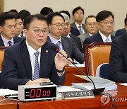 의원 질의에 답변하는 방기선 국무조정실장