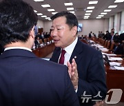 [국감]대화하는 이철규·정진욱