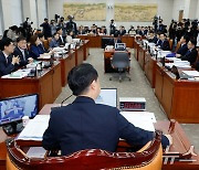 [국감초점] "김 여사가 종교냐" "이재명·조국도 표절"…교육위 공방