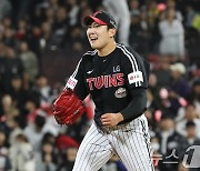 LG, KT 꺾고 PO행 확률 100% 선점…MVP 'PS 첫승' 손주영(종합)[준PO3]