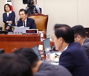 '챗GPT에 물어보니' 공방… "김건희 구속기소"·"이재명 징역 20년 예상"