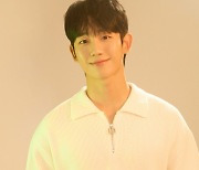 Actor Jung Hae-in renews contract for third time with FNC Entertainment