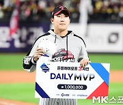 손주영 ‘준PO 3차전, 데일리 MVP’ [MK포토]