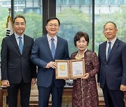 한국콜마, 서울대에 2억 원 기부…“인문학 발전 기여”