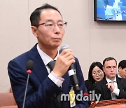 [MD포토] 쿠팡 이츠 답변 듣는 피터얀 반데피트 우아한형제들 대표이사