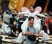 올해 육아휴직 개시해도 내년엔 월 최대 250만원…사후지급금도 폐지