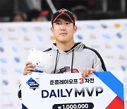 손주영 '준PO 3차전 MVP'[포토]