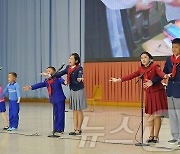 북한, 당 창건일 맞아 학생소년들의 '실화무대' 진행