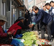 옥과장 상인들 만난 조국 대표