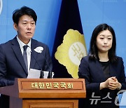 민주 "윤, 공과 사 구분해 김 여사로 인한 국정 혼란 다잡아야"