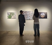 ‘쓰레기 오비추어리’ 전시회…시민, 활동가, 국회의원 등 찾아