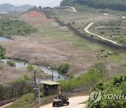 [속보] 북 “9일부터 南연결 도로·철길 단절…요새화 공사 진행”