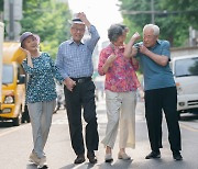 ‘기대수명 100살’ 가능할까?…연구팀 “증가세 둔화”