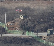 [속보] 북 "남쪽 연결 도로·철길 단절…요새화 공사 진행"