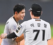 심우준,'이강철 감독님! 5차전도 꼭 승리할게요' [사진]