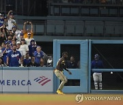 MLB NLDS 과열 조짐에…샌디에이고 "소동 일으키는 팬, 퇴장"