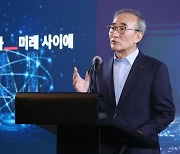 [팩플] KT “MS와 AI·클라우드에 2.4조 투자”…내년까지 한국형 GPT-4o 만든다