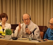 진우스님, 채프먼대 카파토스 교수와 대담…'한국 선명상과 양자역학과의 대화'