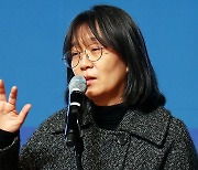 "한강, 아들과 저녁 식사로 평범한 하루 보내"